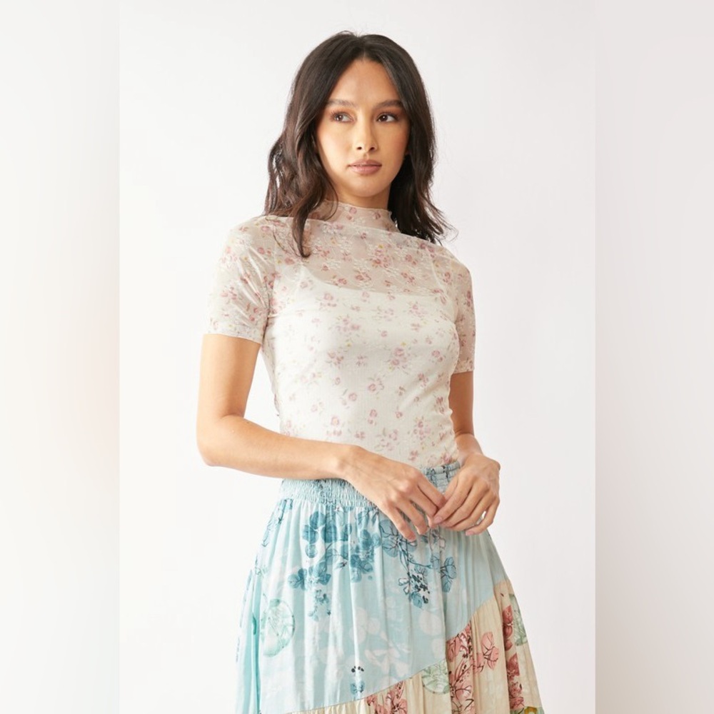 359B-PINK. Short Sleeve Mesh Sheer Floral Print Top
